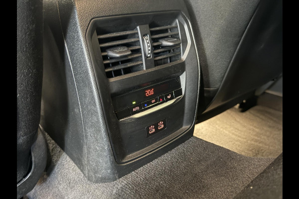 BMW 3 Serie Touring 320e Airco ECC Navi Wireless Carplay PDC VA+Camera Adaptive Cruise Control Full LED HuD Display Stoelverwarming