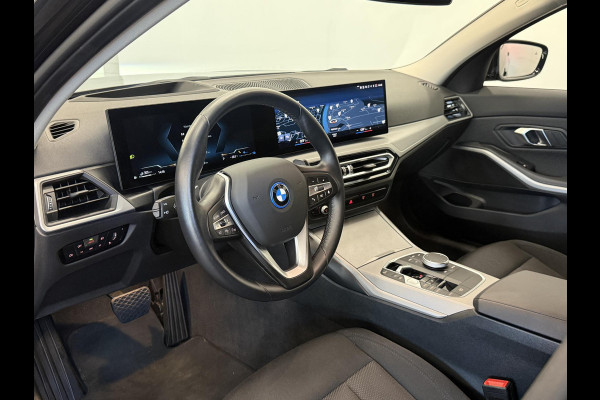 BMW 3 Serie Touring 320e Airco ECC Navi Wireless Carplay PDC VA+Camera Adaptive Cruise Control Full LED HuD Display Stoelverwarming