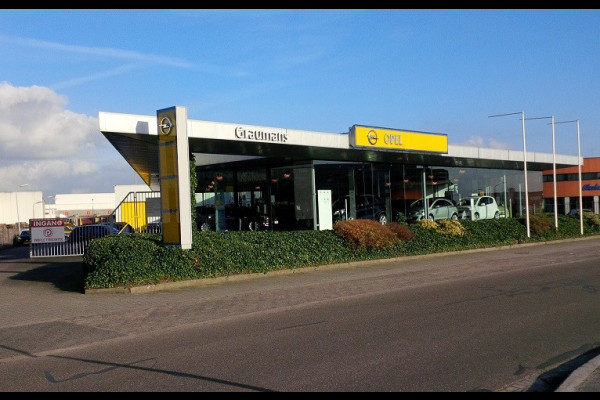 Opel Corsa 1.4 90PK Favourite+ met Airco, Navigatie, Carplay, Trekhaak, 16" LMV etc. incl. 12 maanden BOVAG-garantie