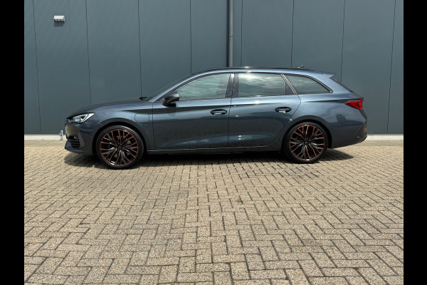 CUPRA Leon Sportstourer 1.4 e-Hybrid VZ * Leder * Startknop stuur * Camera * Side Assist *