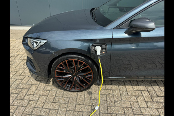 CUPRA Leon Sportstourer 1.4 e-Hybrid VZ * Leder * Startknop stuur * Camera * Side Assist *
