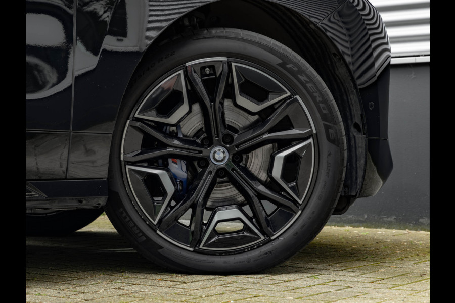 BMW iX M60 - Pano - Bowers & Wilkins - Active Steering - Luchtvering - 112kWh