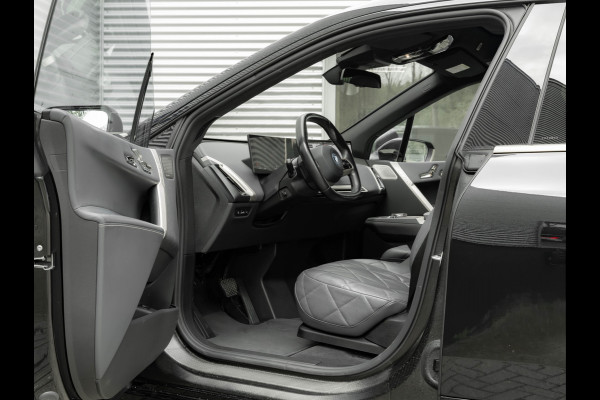 BMW iX M60 - Pano - Bowers & Wilkins - Active Steering - Luchtvering - 112kWh
