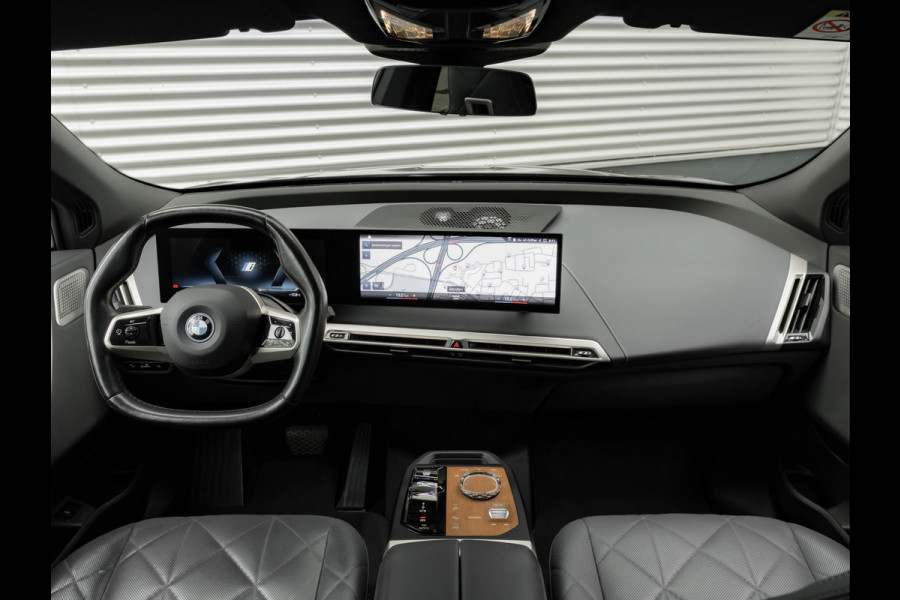 BMW iX M60 - Pano - Bowers & Wilkins - Active Steering - Luchtvering - 112kWh