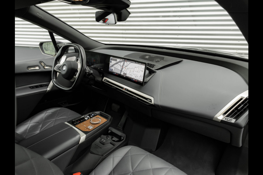 BMW iX M60 - Pano - Bowers & Wilkins - Active Steering - Luchtvering - 112kWh