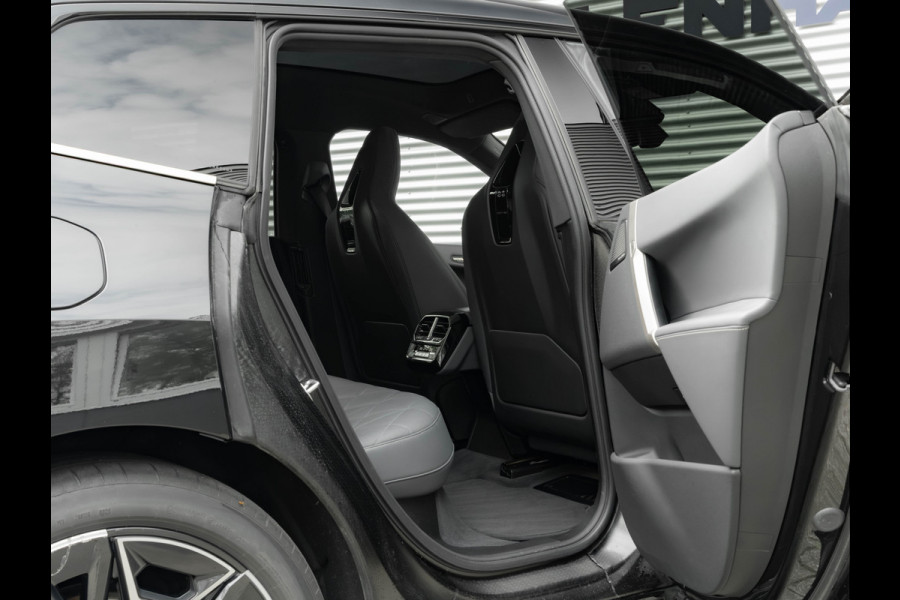 BMW iX M60 - Pano - Bowers & Wilkins - Active Steering - Luchtvering - 112kWh