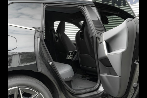 BMW iX M60 - Pano - Bowers & Wilkins - Active Steering - Luchtvering - 112kWh