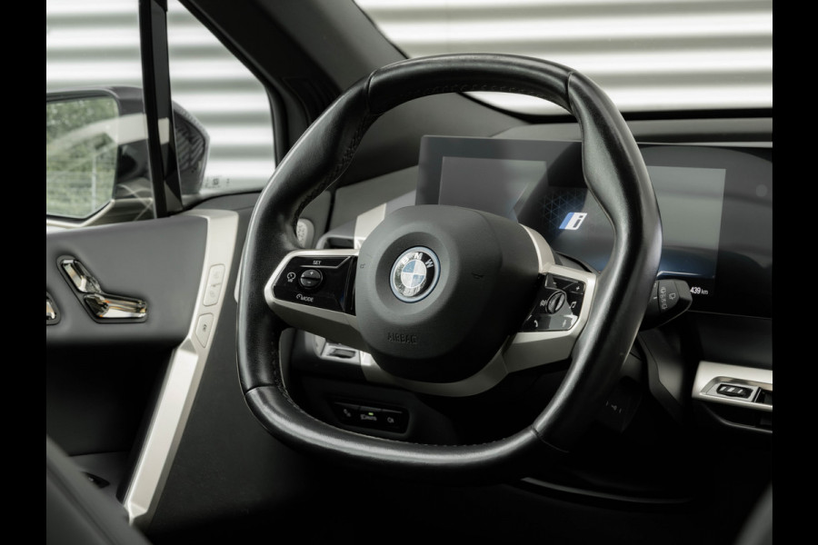 BMW iX M60 - Pano - Bowers & Wilkins - Active Steering - Luchtvering - 112kWh