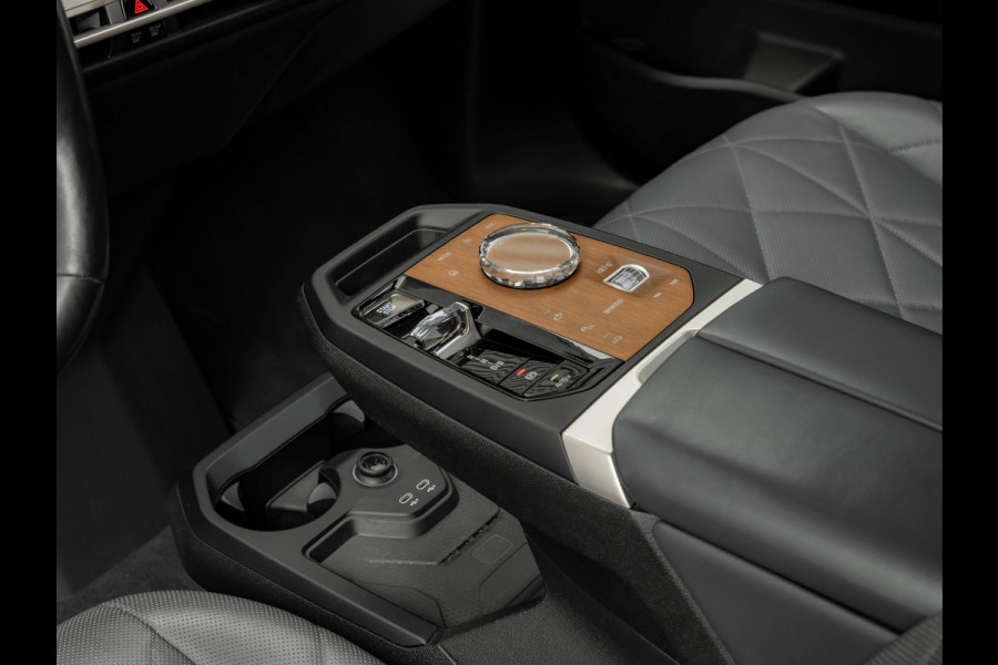 BMW iX M60 - Pano - Bowers & Wilkins - Active Steering - Luchtvering - 112kWh