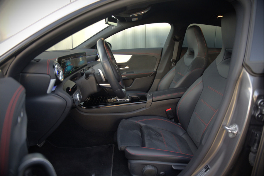 Mercedes-Benz CLA-Klasse Shooting Brake 250 e Business Solution AMG Limited | Stoelverwarming | Parkeersensoren | Navigatie | Cruise Control | Keyless | Ambiance Verlichting | Climate Control