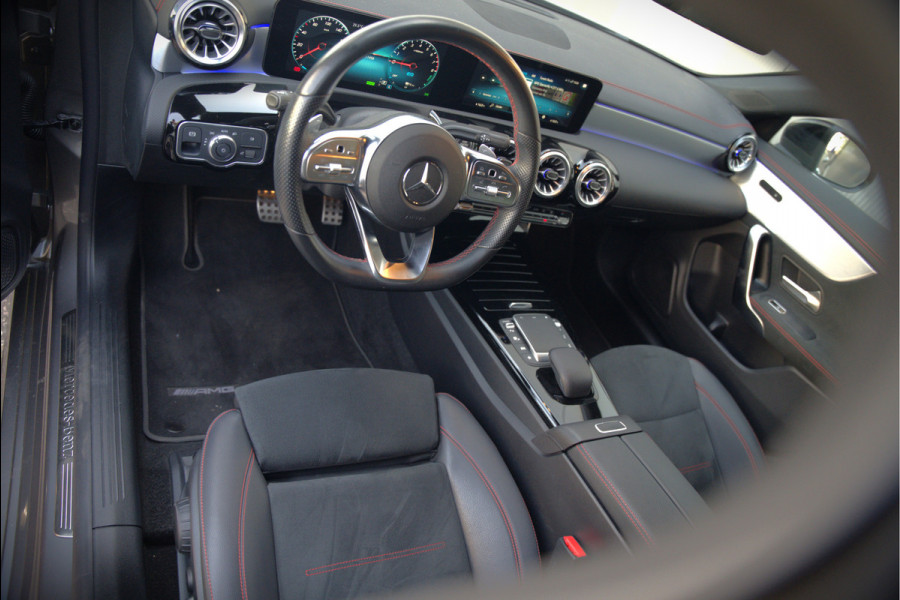 Mercedes-Benz CLA-Klasse Shooting Brake 250 e Business Solution AMG Limited | Stoelverwarming | Parkeersensoren | Navigatie | Cruise Control | Keyless | Ambiance Verlichting | Climate Control