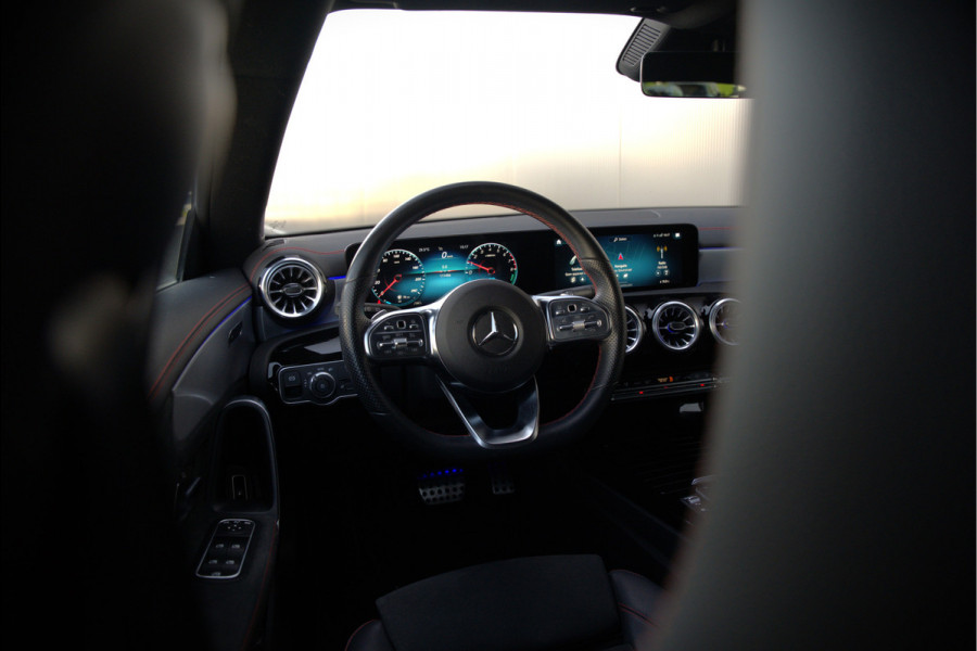 Mercedes-Benz CLA-Klasse Shooting Brake 250 e Business Solution AMG Limited | Stoelverwarming | Parkeersensoren | Navigatie | Cruise Control | Keyless | Ambiance Verlichting | Climate Control
