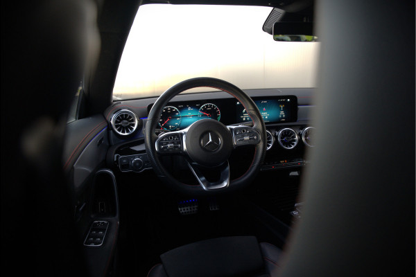 Mercedes-Benz CLA-Klasse Shooting Brake 250 e Business Solution AMG Limited | Stoelverwarming | Parkeersensoren | Navigatie | Cruise Control | Keyless | Ambiance Verlichting | Climate Control