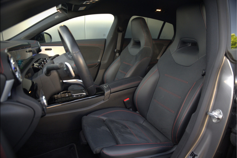 Mercedes-Benz CLA-Klasse Shooting Brake 250 e Business Solution AMG Limited | Stoelverwarming | Parkeersensoren | Navigatie | Cruise Control | Keyless | Ambiance Verlichting | Climate Control