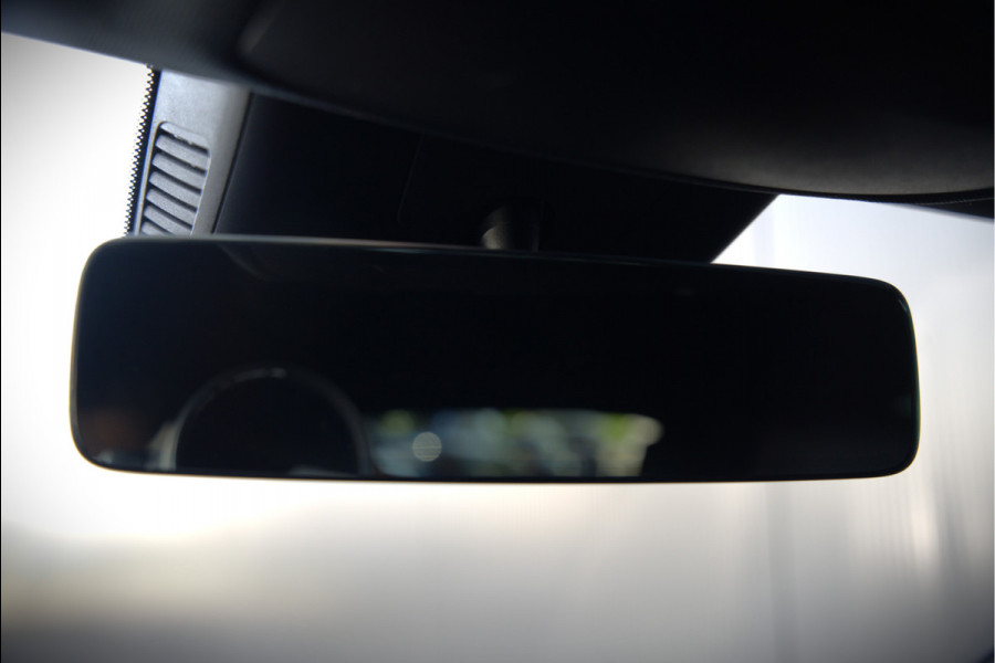 Mercedes-Benz CLA-Klasse Shooting Brake 250 e Business Solution AMG Limited | Stoelverwarming | Parkeersensoren | Navigatie | Cruise Control | Keyless | Ambiance Verlichting | Climate Control