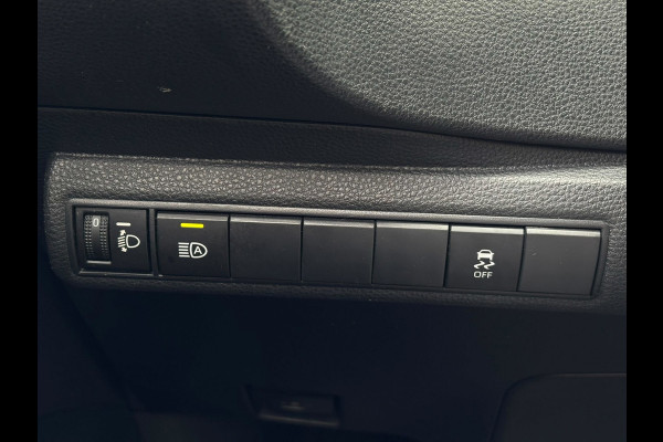 Toyota Corolla 1.8 Hybrid Two-Tone | Carplay/Android, Navi, Camera, Cruise, 18'' LMV, Climate, Licht/Regens. | Dealeronderhouden |