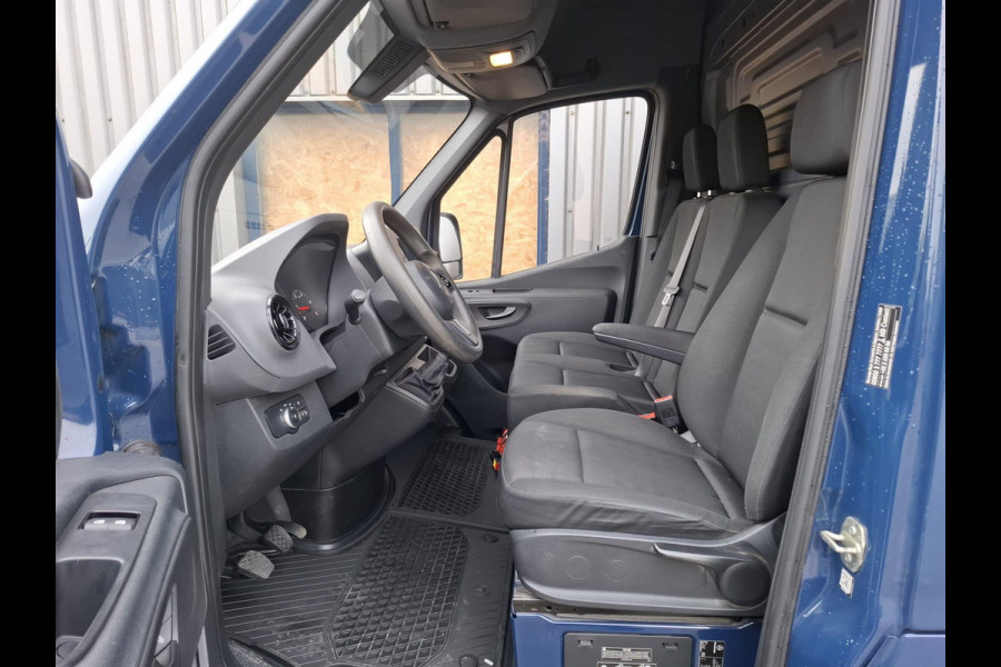 Mercedes-Benz Sprinter 311 2.2 CDI L2H2 AIRCO / CAMERA / 3 ZITS / DEALER ONDERHOUDEN / NAVI
