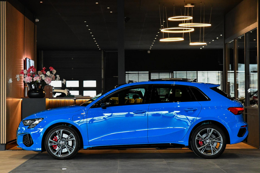 Audi A3 Sportback 45 TFSI e 3x S-Line Competition. Pano, ACC, Keyless, Sfeer, CarPlay!