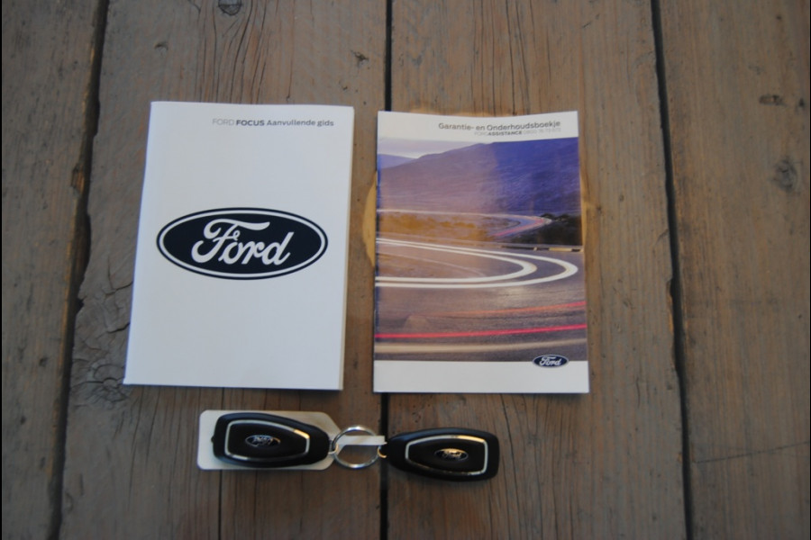 Ford Focus 1.0 EBH ST Line X | Carplay | Camera | Groot scherm | Navi