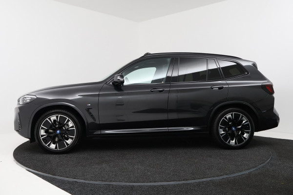 BMW iX3 High Executive 80 kWh (SOH 98,1%, PANO, TREKHAAK WEGKLAPBAAR, STOEL/STUUR VERWARMING, ELEKTR STOELEN, CRUISE ADAPTIEF)