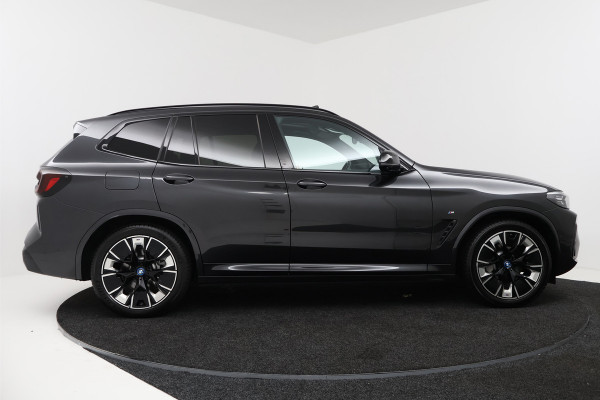 BMW iX3 High Executive 80 kWh (SOH 98,1%, PANO, TREKHAAK WEGKLAPBAAR, STOEL/STUUR VERWARMING, ELEKTR STOELEN, CRUISE ADAPTIEF)