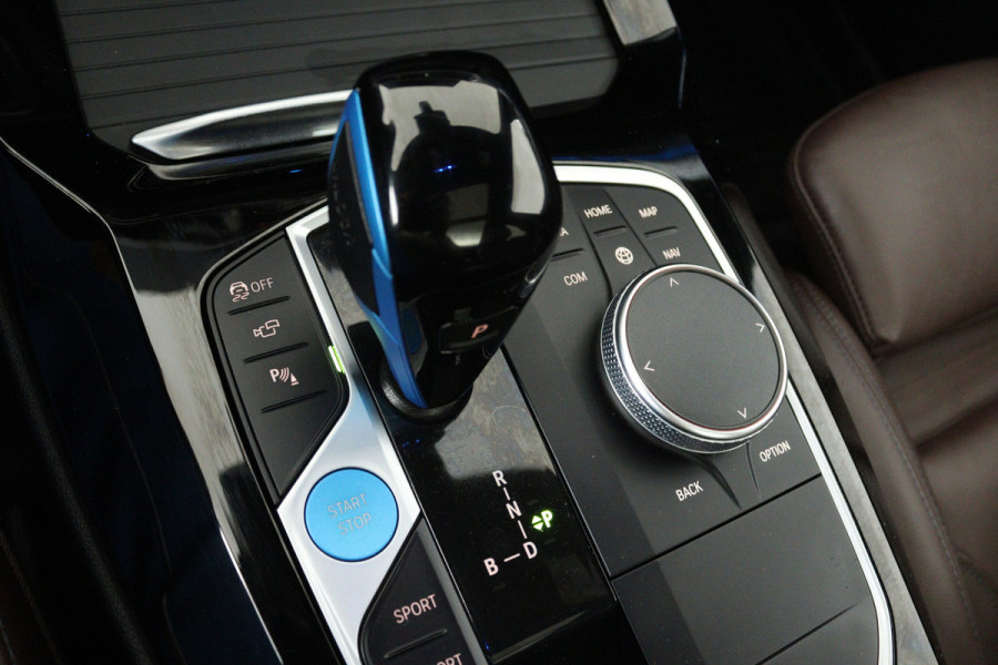 BMW iX3 High Executive 80 kWh (SOH 98,1%, PANO, TREKHAAK WEGKLAPBAAR, STOEL/STUUR VERWARMING, ELEKTR STOELEN, CRUISE ADAPTIEF)