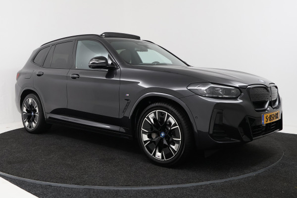 BMW iX3 High Executive 80 kWh (SOH 98,1%, PANO, TREKHAAK WEGKLAPBAAR, STOEL/STUUR VERWARMING, ELEKTR STOELEN, CRUISE ADAPTIEF)
