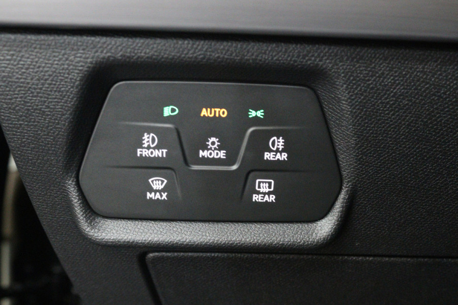 Seat Leon Sportstourer 1.5 TSI FR Launch Edition (DIGITALE COCKPIT, CRUISE ADAPTIEF, NAVIGATIE CARPLAY, PARKEERSENSOREN)