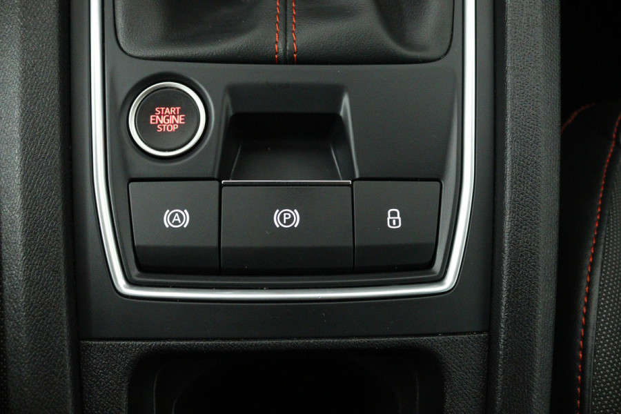 Seat Leon Sportstourer 1.5 TSI FR Launch Edition (DIGITALE COCKPIT, CRUISE ADAPTIEF, NAVIGATIE CARPLAY, PARKEERSENSOREN)
