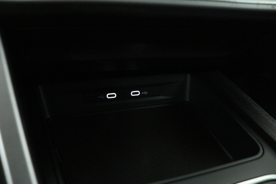 Seat Leon Sportstourer 1.5 TSI FR Launch Edition (DIGITALE COCKPIT, CRUISE ADAPTIEF, NAVIGATIE CARPLAY, PARKEERSENSOREN)