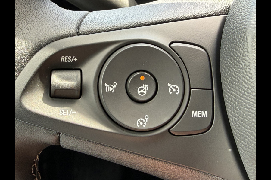 Opel Corsa Electric Ultimate 50 kWh (Camera - LED - Automatische Airco - Alcantara - Stoel-/- Stuurverwarming - Navigatie via APP - Parkeersensoren