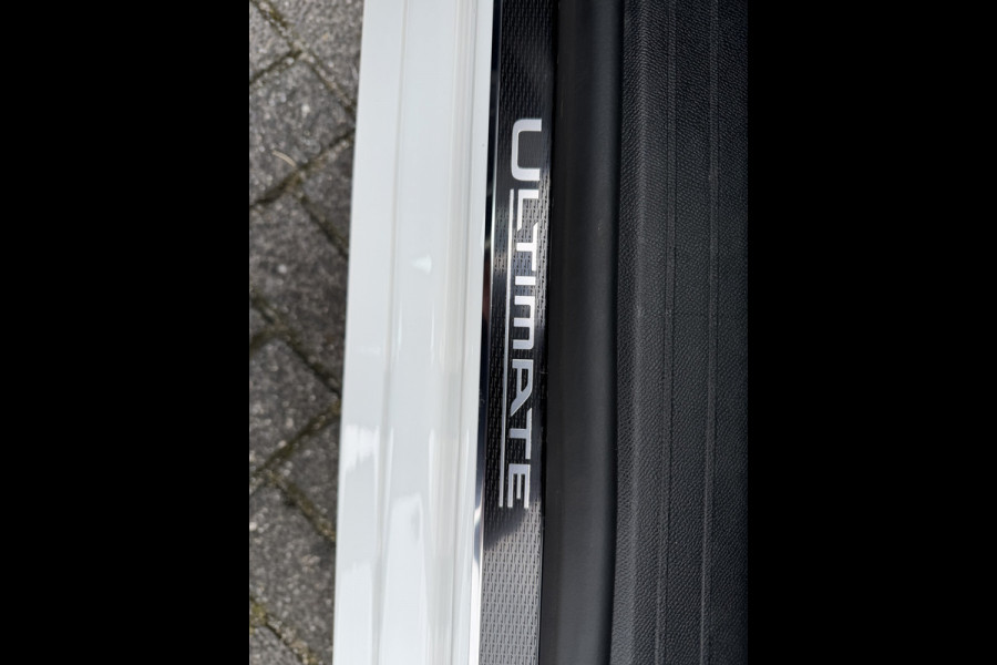 Opel Corsa Electric Ultimate 50 kWh (Camera - LED - Automatische Airco - Alcantara - Stoel-/- Stuurverwarming - Navigatie via APP - Parkeersensoren