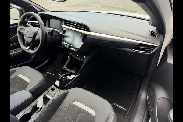 Opel Corsa Electric Ultimate 50 kWh (Camera - LED - Automatische Airco - Alcantara - Stoel-/- Stuurverwarming - Navigatie via APP - Parkeersensoren