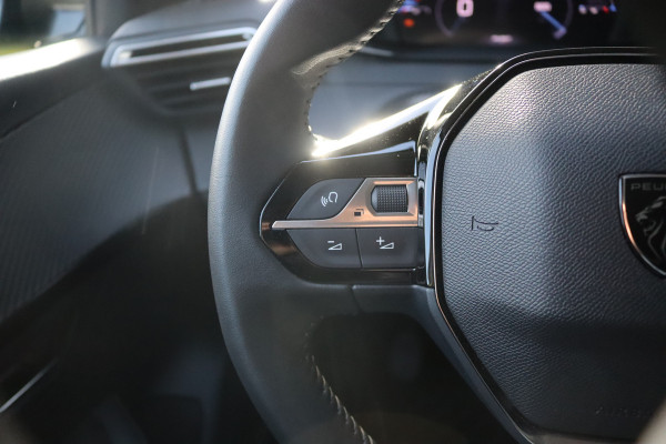 Peugeot 208 1.2 PureT. 100PK Allure Carplay-android/Parkeerhulp/Cruise-control