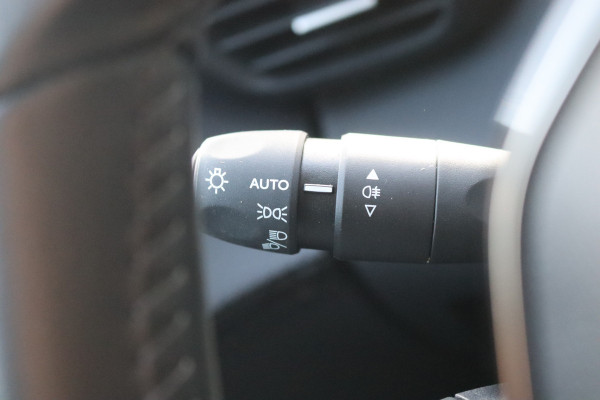 Peugeot 208 1.2 PureT. 100PK Allure Carplay-android/Parkeerhulp/Cruise-control