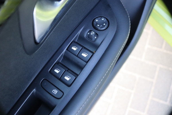 Peugeot 208 1.2 PureT. 100PK Allure Carplay-android/Parkeerhulp/Cruise-control