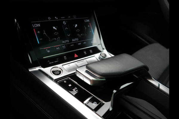 Audi Q8 e-tron Sportback 55 Quattro S edition 95 kWh 408pk Dealer O.H | Luchtvering | Panodak | Black Optic | Adaptive Cruise | 360 Camera | B&O Soundsystem | 21"L.M | Alcantara Sportstoelen Memory | Apple Carplay | Matrix LED |