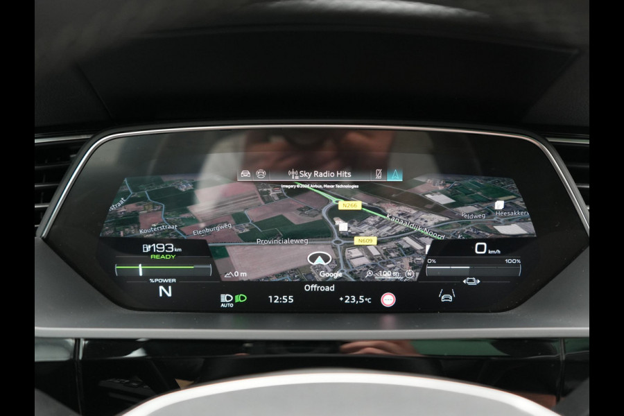 Audi Q8 e-tron Sportback 55 Quattro S edition 95 kWh 408pk Dealer O.H | Luchtvering | Panodak | Black Optic | Adaptive Cruise | 360 Camera | B&O Soundsystem | 21"L.M | Alcantara Sportstoelen Memory | Apple Carplay | Matrix LED |