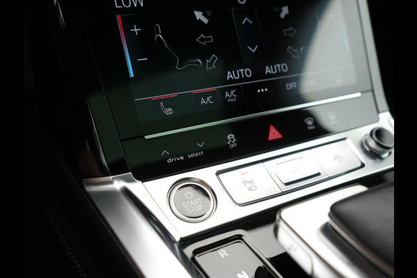 Audi Q8 e-tron Sportback 55 Quattro S edition 95 kWh 408pk Dealer O.H | Luchtvering | Panodak | Black Optic | Adaptive Cruise | 360 Camera | B&O Soundsystem | 21"L.M | Alcantara Sportstoelen Memory | Apple Carplay | Matrix LED |