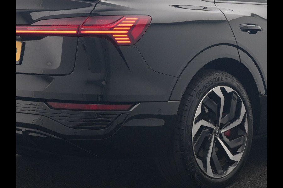 Audi Q8 e-tron Sportback 55 Quattro S edition 95 kWh 408pk Dealer O.H | Luchtvering | Panodak | Black Optic | Adaptive Cruise | 360 Camera | B&O Soundsystem | 21"L.M | Alcantara Sportstoelen Memory | Apple Carplay | Matrix LED |