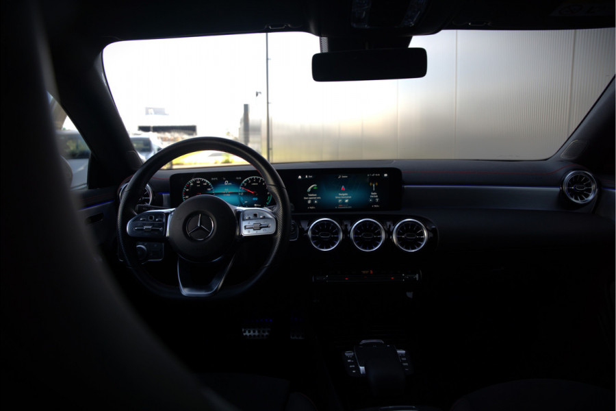 Mercedes-Benz CLA-Klasse Shooting Brake 250 e Business Solution AMG Limited | Stoelverwarming | Parkeersensoren | Navigatie | Cruise Control | Keyless | Ambiance Verlichting | Climate Control