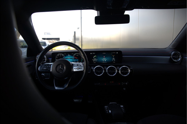 Mercedes-Benz CLA-Klasse Shooting Brake 250 e Business Solution AMG Limited | Stoelverwarming | Parkeersensoren | Navigatie | Cruise Control | Keyless | Ambiance Verlichting | Climate Control