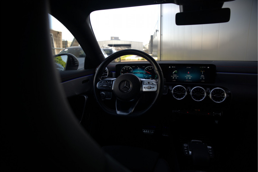 Mercedes-Benz CLA-Klasse Shooting Brake 250 e Business Solution AMG Limited | Stoelverwarming | Parkeersensoren | Navigatie | Cruise Control | Keyless | Ambiance Verlichting | Climate Control