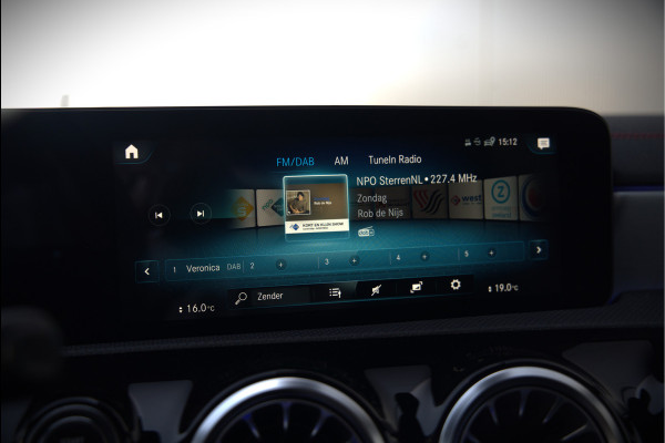 Mercedes-Benz CLA-Klasse Shooting Brake 250 e Business Solution AMG Limited | Stoelverwarming | Parkeersensoren | Navigatie | Cruise Control | Keyless | Ambiance Verlichting | Climate Control