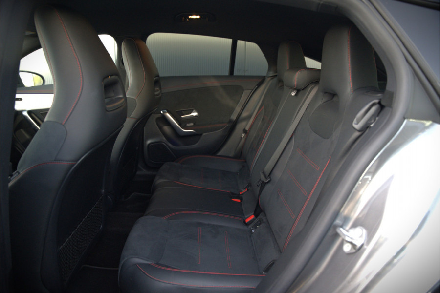 Mercedes-Benz CLA-Klasse Shooting Brake 250 e Business Solution AMG Limited | Stoelverwarming | Parkeersensoren | Navigatie | Cruise Control | Keyless | Ambiance Verlichting | Climate Control