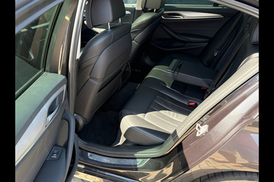 BMW 5 Serie 530i xDrive High Executive|Schuifdak|Memory|Trekhaak|