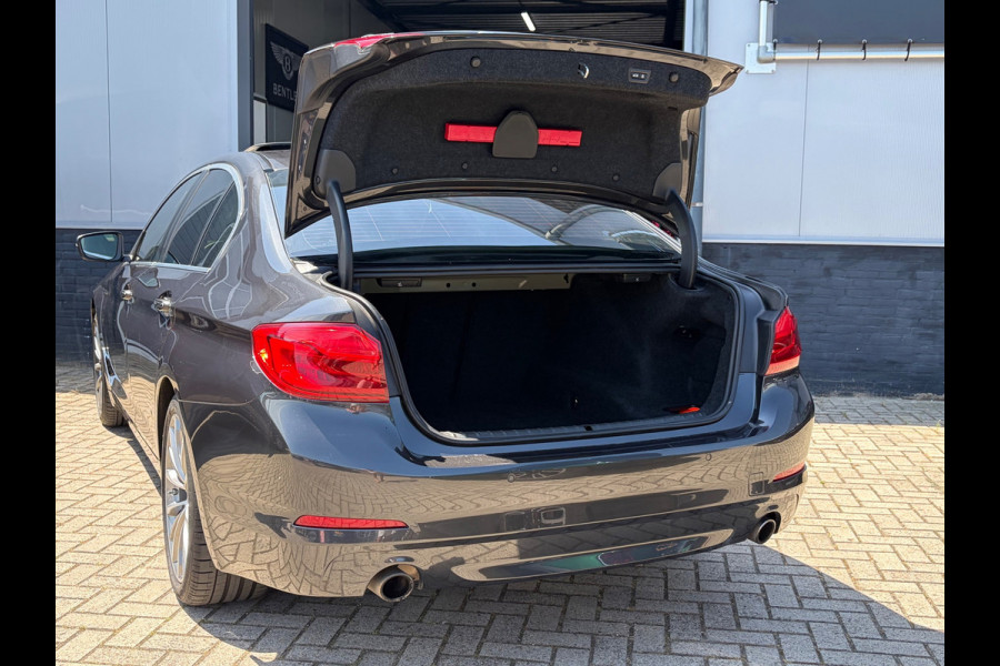 BMW 5 Serie 530i xDrive High Executive|Schuifdak|Memory|Trekhaak|
