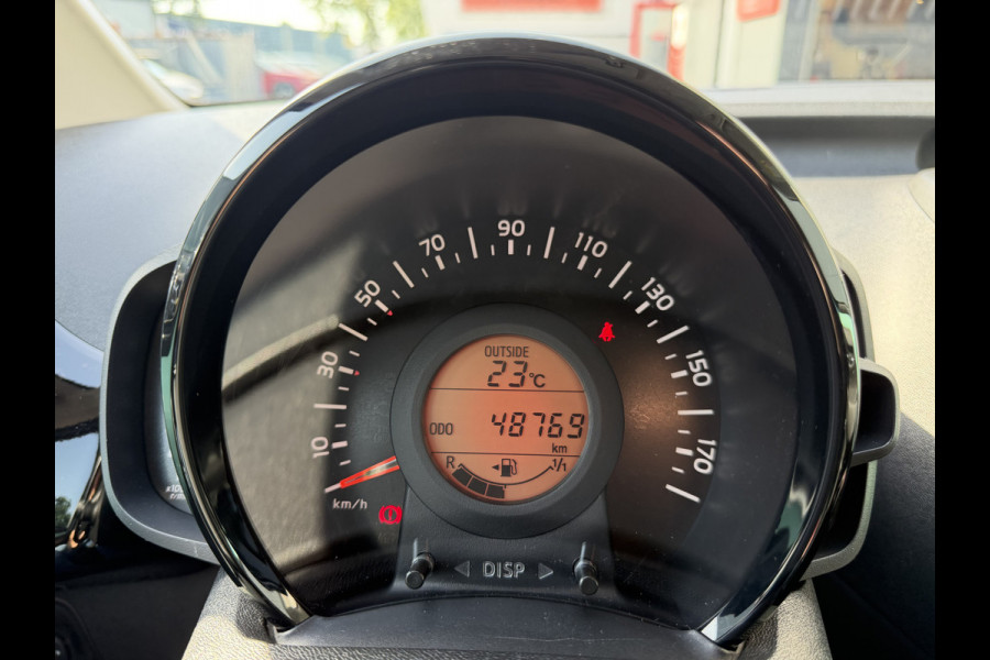 Citroën C1 1.0 VTi Airscape Shine (Navigatie - Automatische Airco - Camera - Apple Carplay - DAB - Elektrisch vouwdak - 15"Lichtmetalen vel
