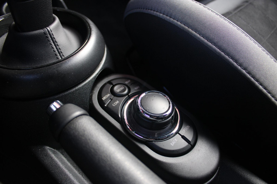 MINI 3-deurs COOPER 1.5 136PK JOHN COOPER WORKS RESOLUTE ED. | AUTOMAAT | NAVIGATIE 8,8'' | DRAADLOOS APPLE CARPLAY | SFEERVERLICHTING | 17'' JCW VIJF DUBBELSPAAKS VELGEN IN GLOSS BLACK | JCW VOOR EN ACHTERBUMPER | JCW SPORTSTOELEN MET LEER/ALCATARA | JCW DORPEL INSTAPLIJSTEN | JCW STUURWIEL | FULL LED KOPLAMPEN | UNION JACK LED ACHTERVERLICHTING | ELEKTRISCH INKLAPBARE BUITENSPIEGELS | DIGITALE COCKPIT |