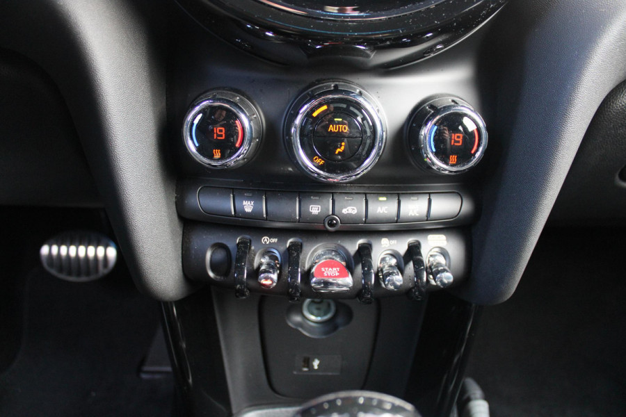 MINI 3-deurs COOPER 1.5 136PK JOHN COOPER WORKS RESOLUTE ED. | AUTOMAAT | NAVIGATIE 8,8'' | DRAADLOOS APPLE CARPLAY | SFEERVERLICHTING | 17'' JCW VIJF DUBBELSPAAKS VELGEN IN GLOSS BLACK | JCW VOOR EN ACHTERBUMPER | JCW SPORTSTOELEN MET LEER/ALCATARA | JCW DORPEL INSTAPLIJSTEN | JCW STUURWIEL | FULL LED KOPLAMPEN | UNION JACK LED ACHTERVERLICHTING | ELEKTRISCH INKLAPBARE BUITENSPIEGELS | DIGITALE COCKPIT |